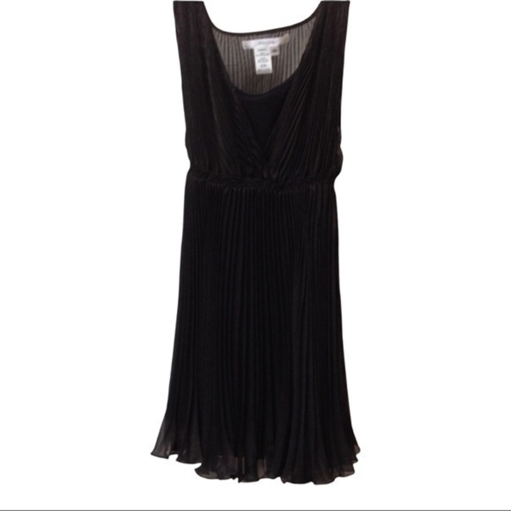 Studio M Soft sleeveless dress with plunging V neckline Sz XS
